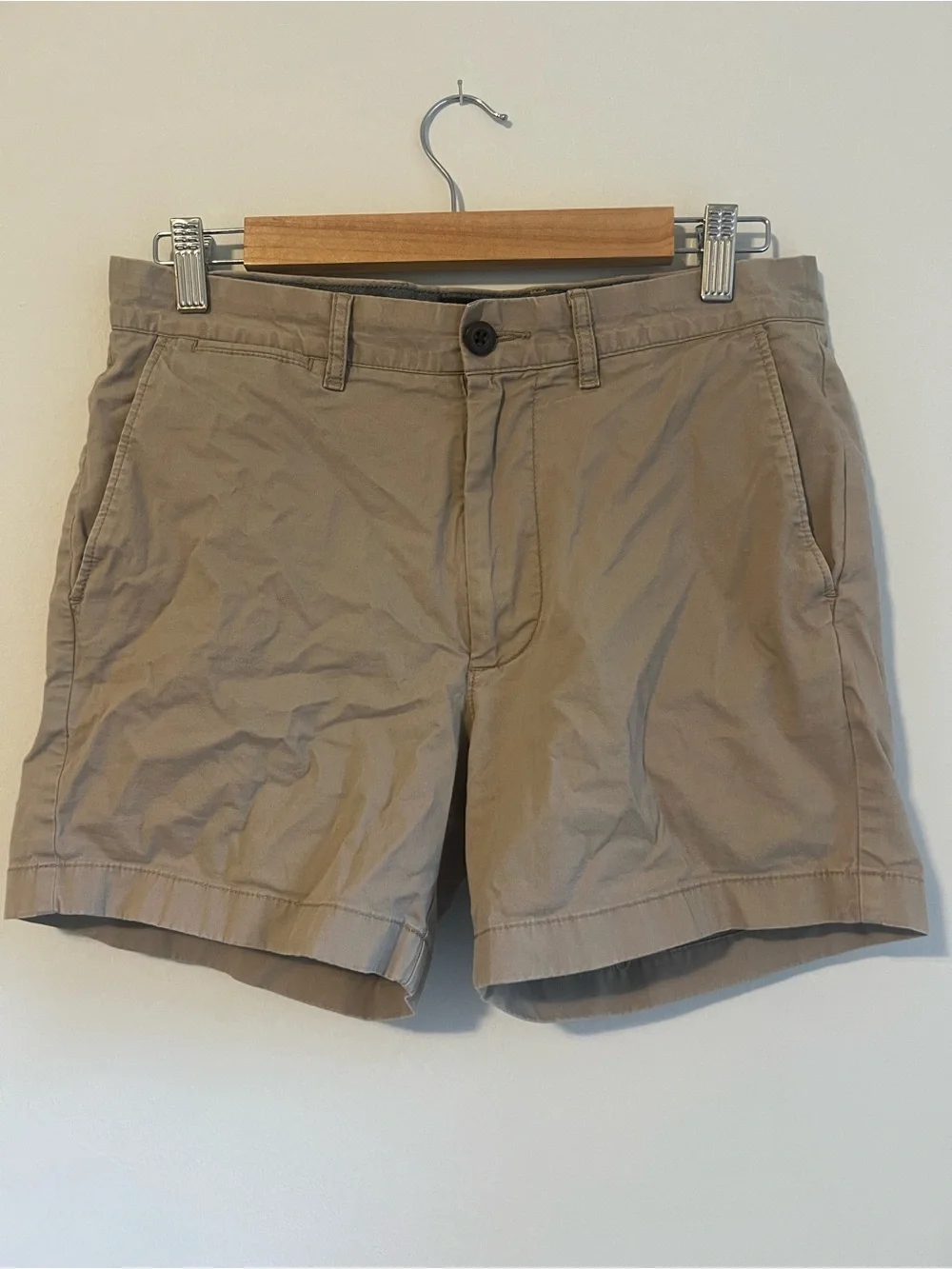 J. Crew Men's Flat Front Chino Shorts in Khaki